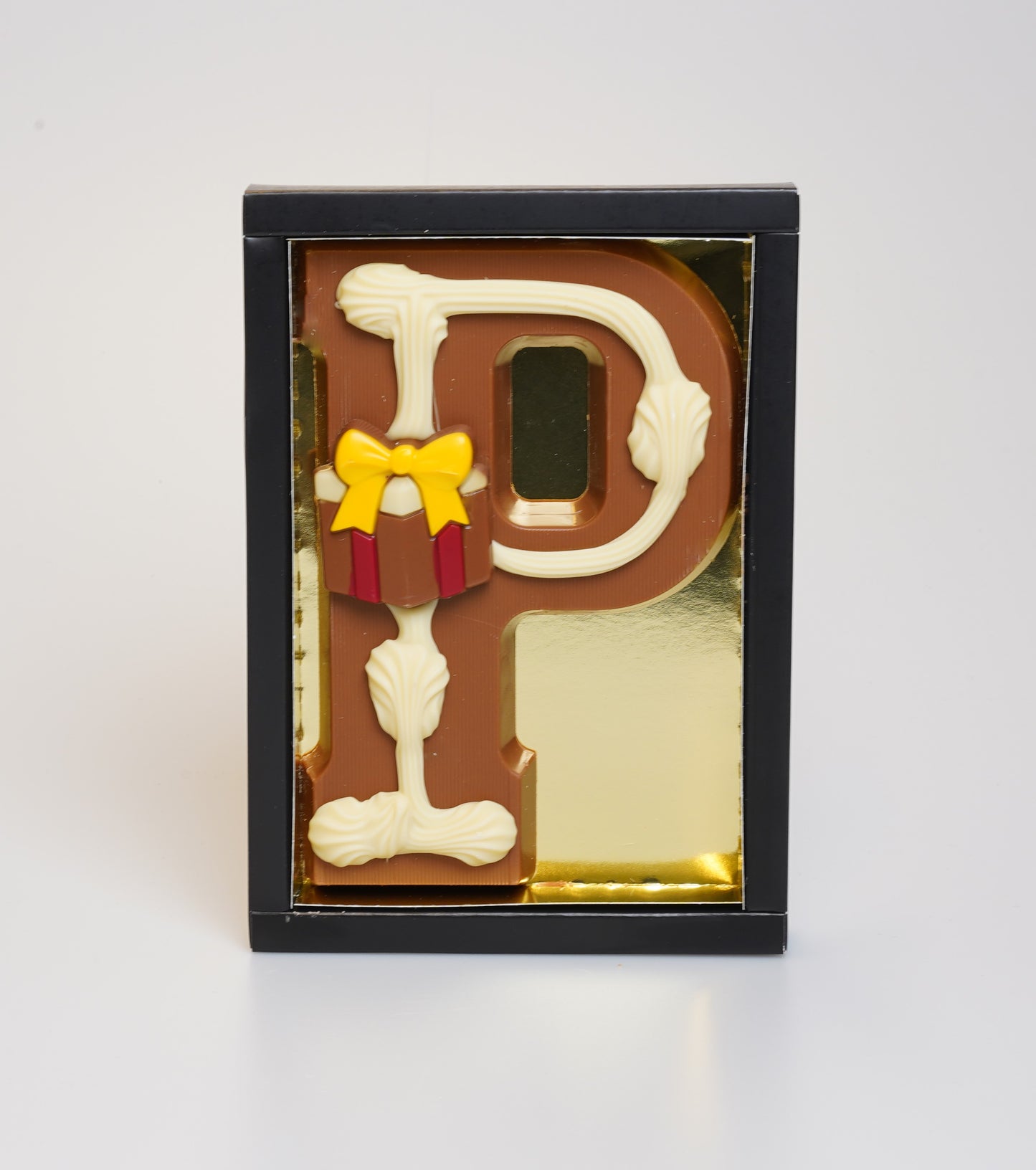 Luxe Gedecoreerde Melk Chocolade Letter P 240 Gram